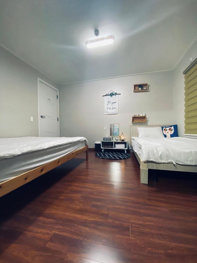 Lefthander Guesthouse เมืองเชจู ภายนอก รูปภาพ
